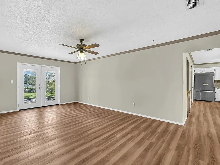 1111 Vivienne St — Photo 7