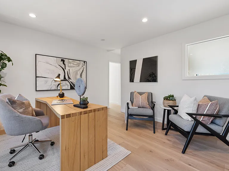 453 Wellesley Ave — Photo 25