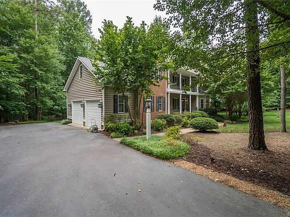 3rd image of 11131 Lyndenwood Dr