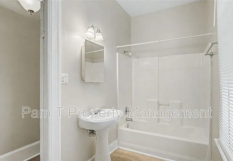 124 E Henry St #D — Photo 12