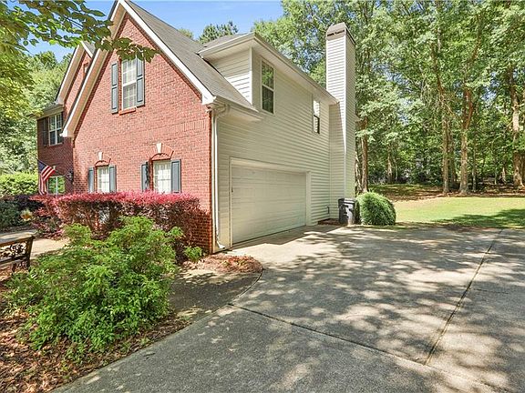 3rd image of 115 Sweetwater Dr