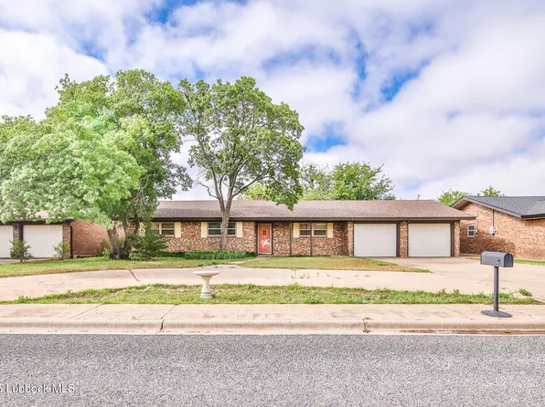 210 Redwood Ln, Levelland, TX 79336