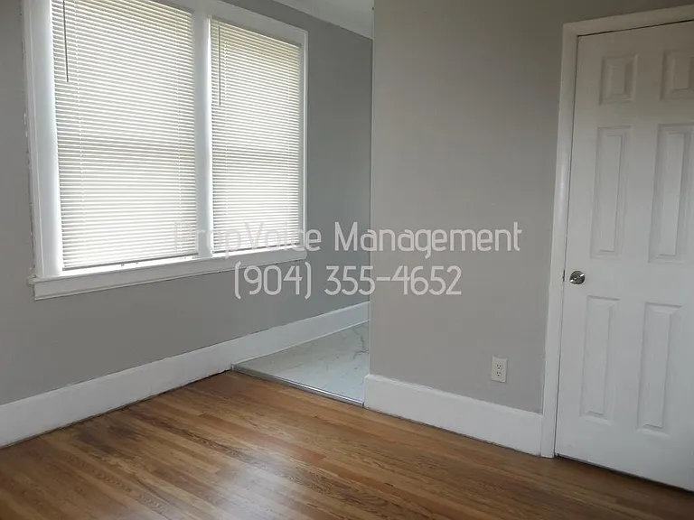 221 W 9th St — Photo 12