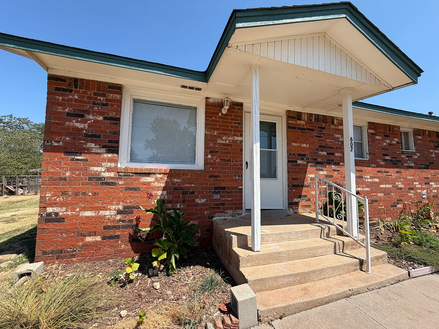 2 bed, 800 sqft, $850 — Photo 1
