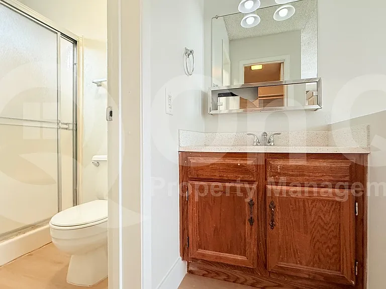 912 N Revere #202 — Photo 11