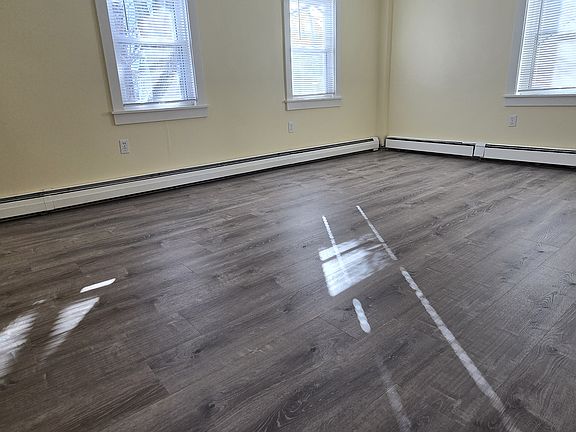 2nd image of 12B Durrell St