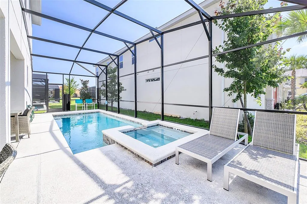 12 bed, 11.5 bath, 4762 sqft, $7,000 — Photo 2