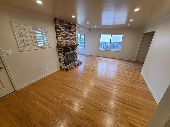 3rd image of 1010 Toyon Dr