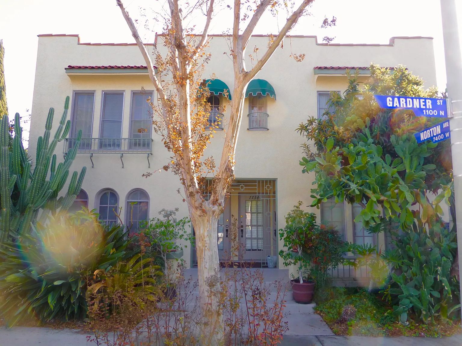 N Gardner St, Los Angeles — Photo 1