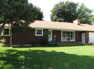 121 Emerson Ln, Mankato, MN 56001