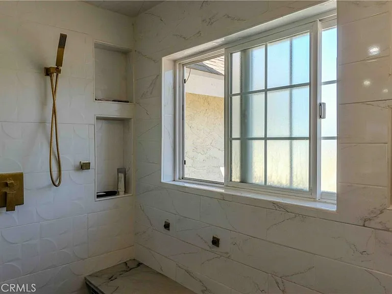 1042 Robinson Ct — Photo 37