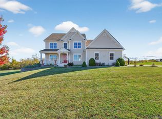 71 Ridgeline Dr, Poughkeepsie, NY 12603