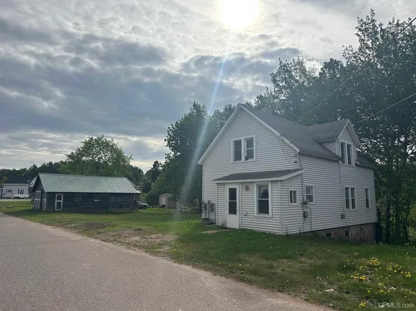 111 Richmond Rd, Palmer, MI 49871