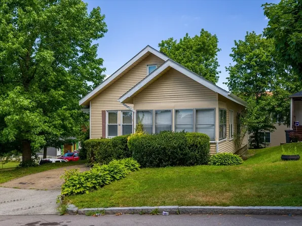 29 Bedford Ave, Worcester, MA 01604