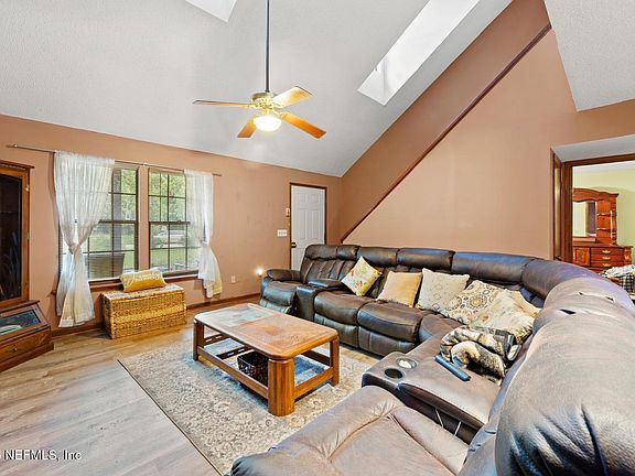 5th image of 3087 S DEER Avenue