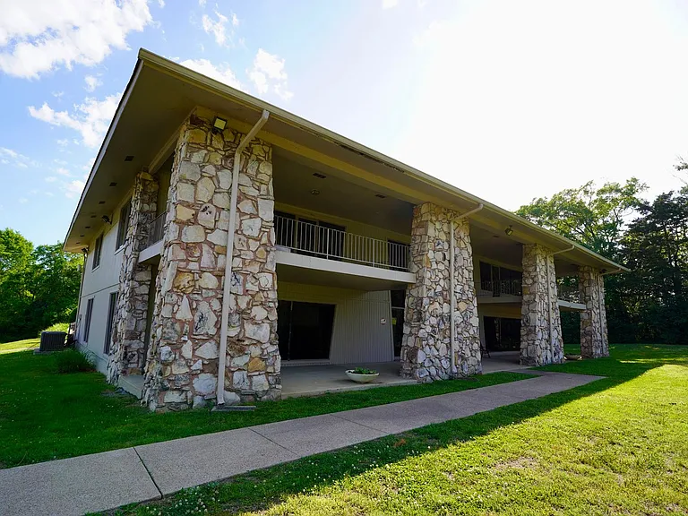 131 Lake Chateau Dr — Photo 28