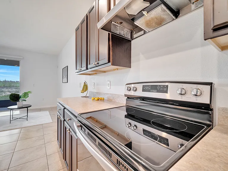 1370 Sterling Pointe Dr — Photo 6