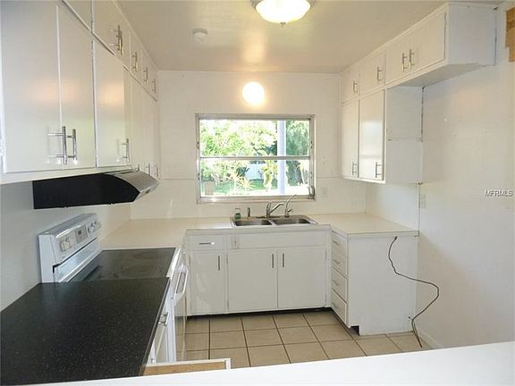 3rd image of 14234 Sharon Dr