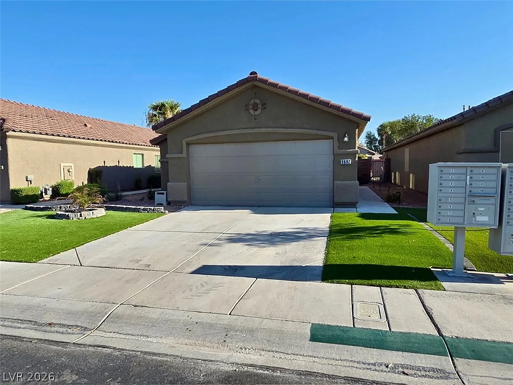 3 bed, 2.0 bath, 1436 sqft, $2,195 — Photo 1
