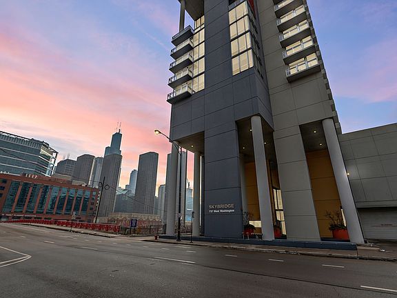 2nd image of 737 W Washington Blvd APT 3201