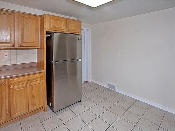 4th image of 626 Thomas Richard Ln