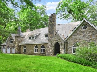 28 Twisted Oak Cir, Trumbull, CT 06611