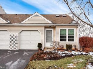 6182 Spring Knoll Dr, Harrisburg, PA 17111