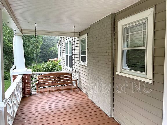 3rd image of 3022 Polo Rd