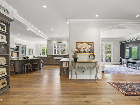 5th image of 2112 Trentham Rd