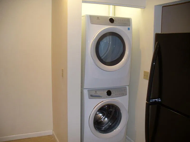 2 bed, 1000 sqft, $1,349 — Photo 3