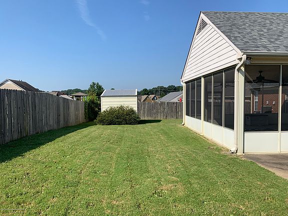 3rd image of 6886 Kentbrook Dr