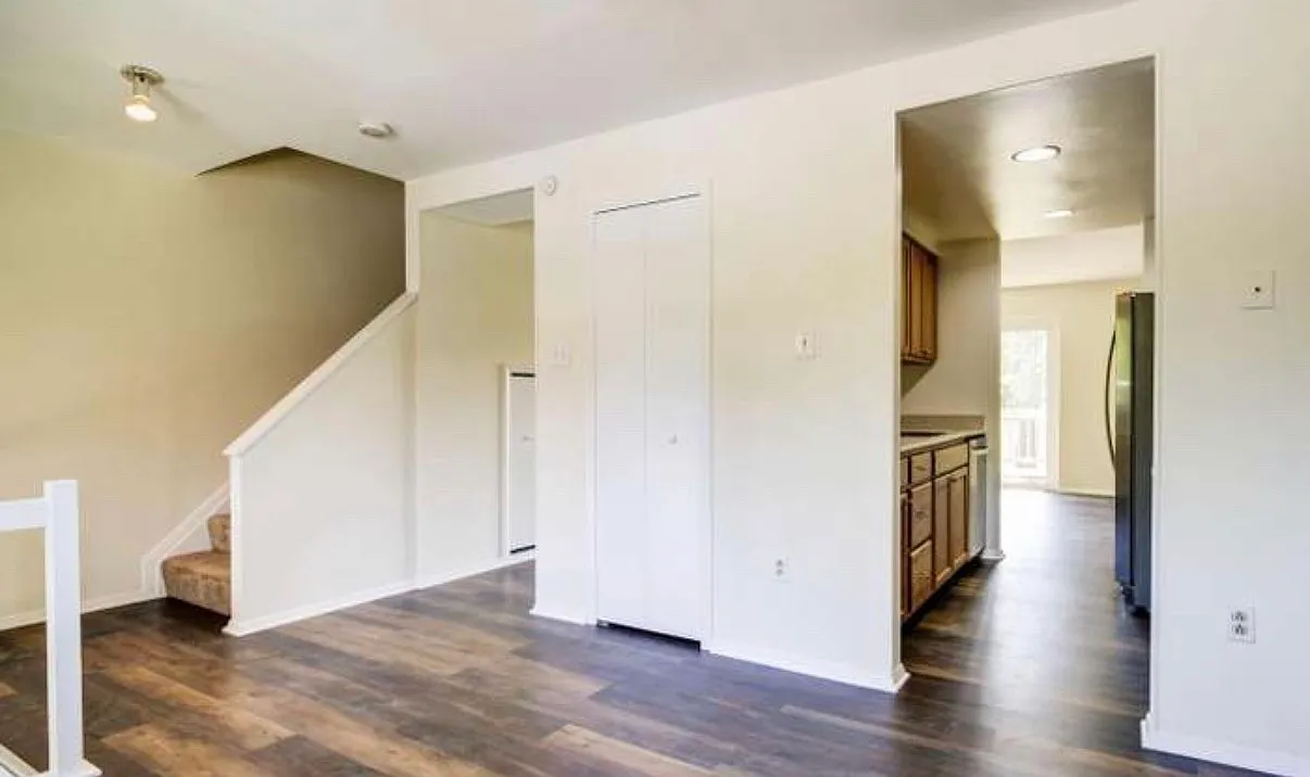 4 bed, 1868 sqft, $3,000 — Photo 2