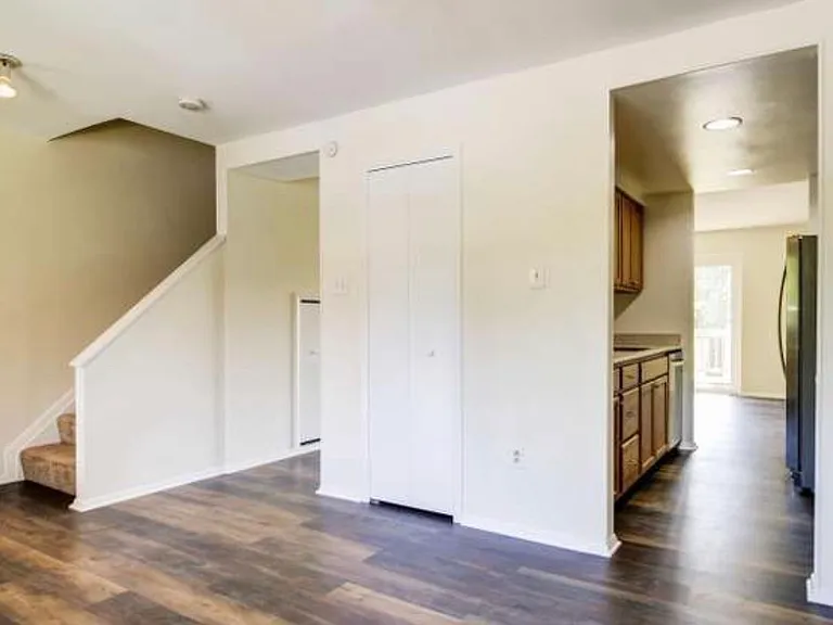 6960 Knighthood Ln — Photo 2