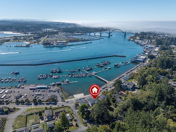 3rd image of 433 SE Bay Blvd