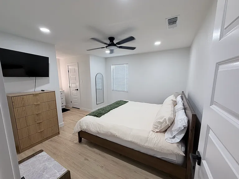 1409 Southmoor Dr — Photo 10