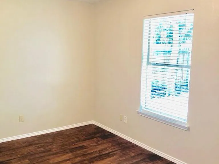 5902 Lakey Dr — Photo 14