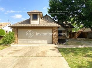 425 Benjamin Ln, Arlington, TX 76002