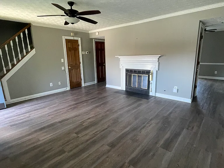 6146 Winfield Ct — Photo 3