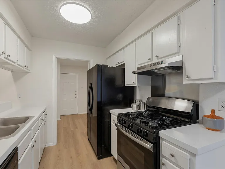 11603 Walnut Ridge Dr #B — Photo 10