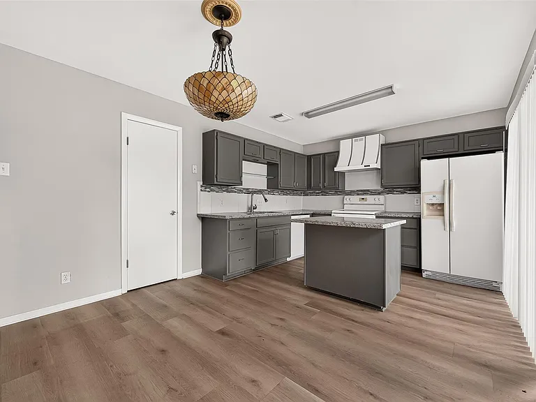 3918 Mill Rock Cir — Photo 16