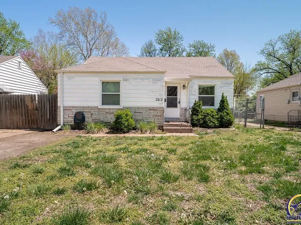2212 SW Macvicar Ave, Topeka, KS 66611
