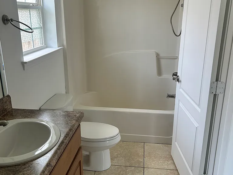606 Diamonte Cir — Photo 4