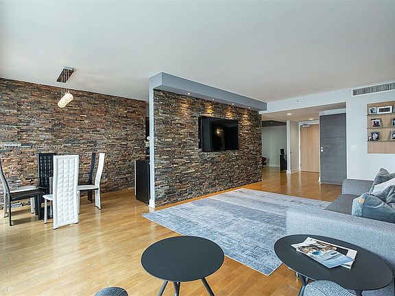4th image of 16400 Collins Ave APT 1042