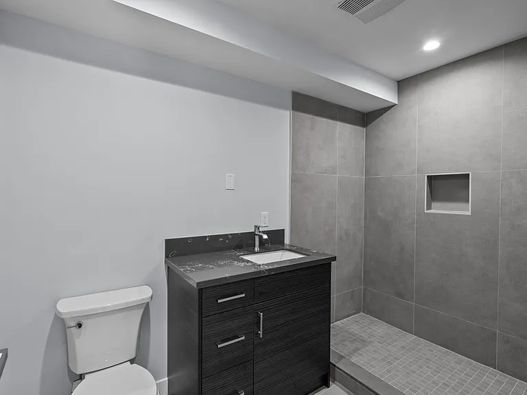 10032 Commerce Ave #4 — Photo 22