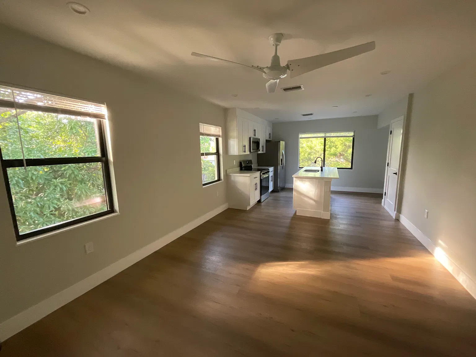 3 bed, 1000 sqft, $2,550 — Photo 2