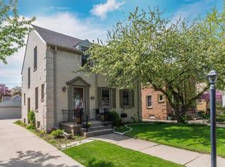 5053 N Diversey Blvd, Whitefish Bay, WI