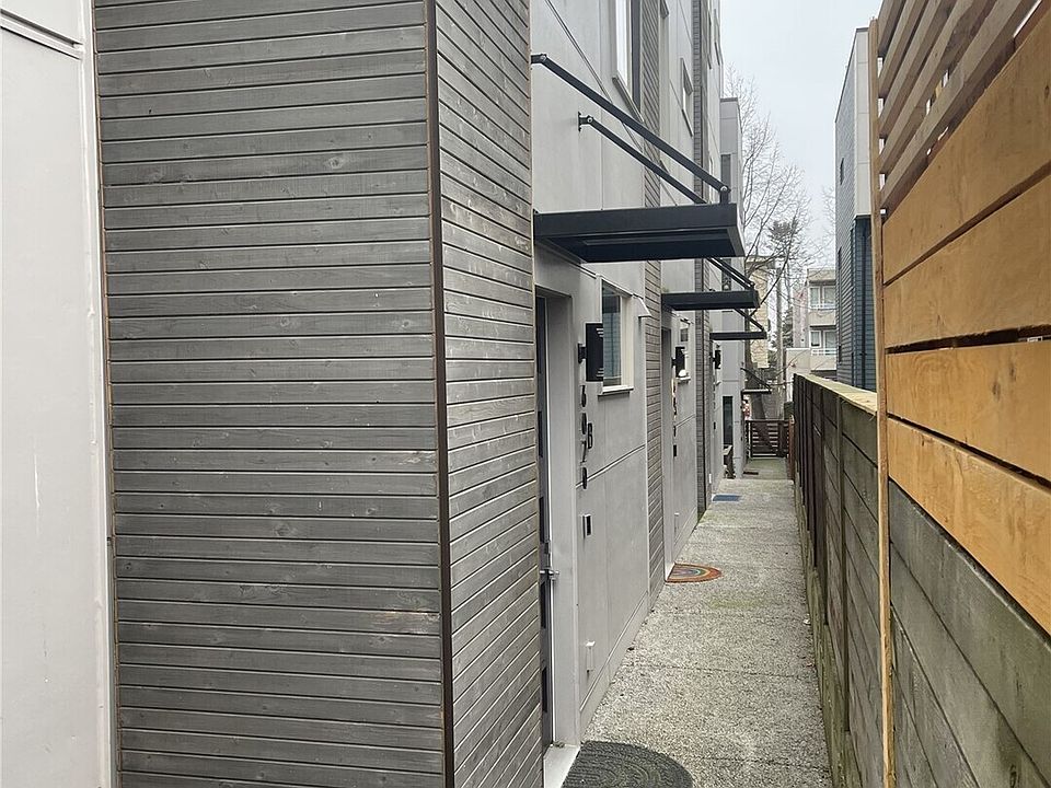 2nd image of 6020 California Ave SW Unit B