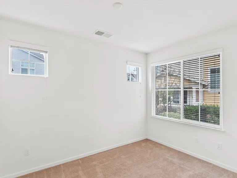 131 Sapphire Ln — Photo 18