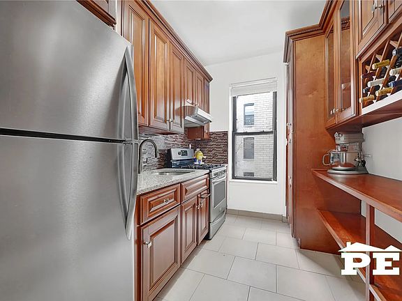 3rd image of 325 Marine Ave APT C11