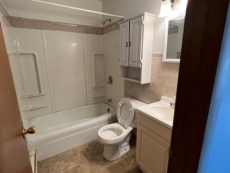 515 W Oak St — Photo 4